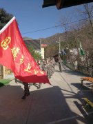 我校国旗护卫队开展野外拉练活动