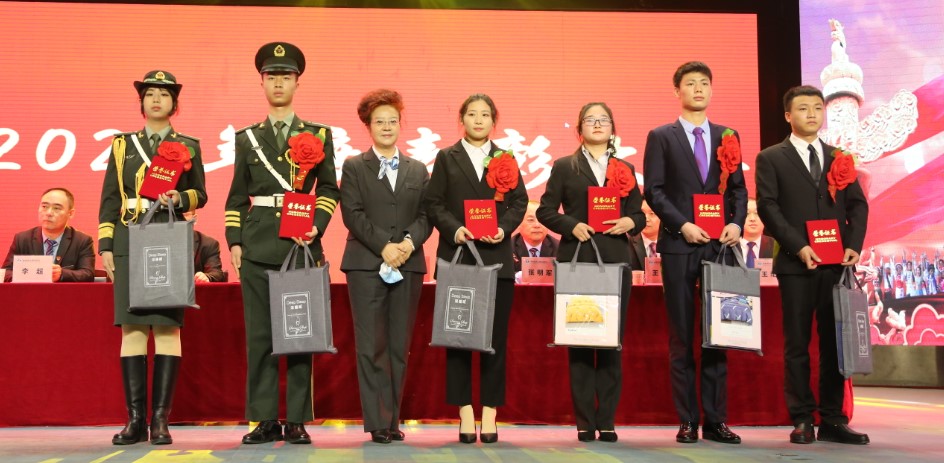 西安建筑工程技师学院隆重举行2020年度表彰大会(图10)