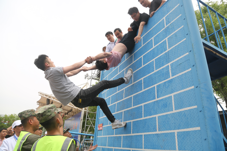 西安建筑工程技师学院运动会教工团体项目“毕业墙”比赛圆满结束