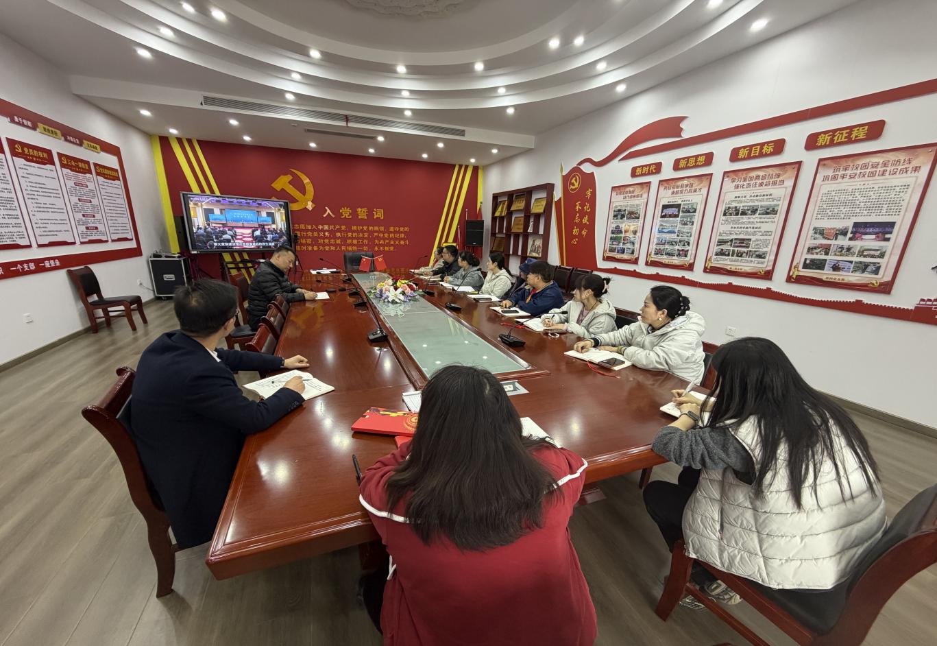 深学细悟两会精神　凝心聚力勇担使命——西安建筑工程技师学院第一党支部开展专题集中学习活动