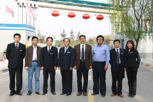 战略合作单位陕西理工学院领导与我院领导合影(图1)