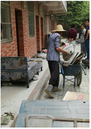 更换教工楼防盗门   提高员工福利待遇(图3)