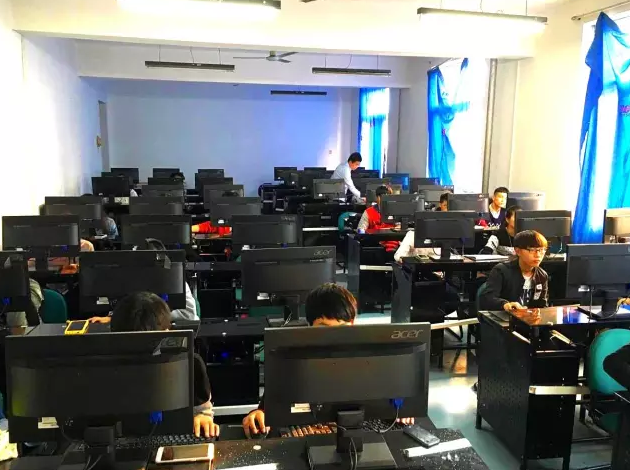 教务处组织“CAD”竞赛活动取得圆满成功(图2)