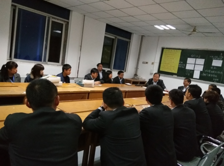 招就中心与学院2016年新生现场签订就业安置协议书(图1)