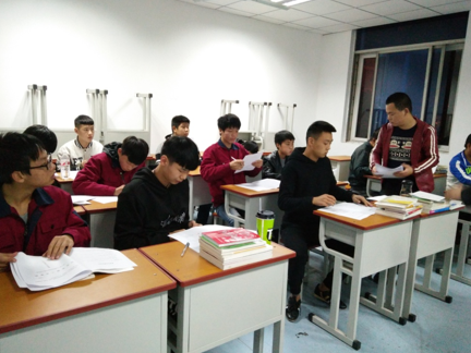 招就中心与学院2016年新生现场签订就业安置协议书(图2)