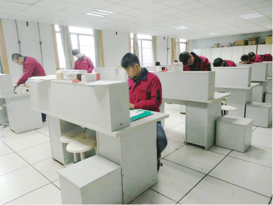工程管理学院圆满完成维修电工基本技能训练兴趣班技能培训竞赛工作(图1)