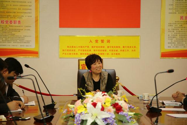 我院召开辅导员工作培训会(图2)