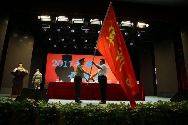 2017新生军训团开营仪式在我院学生活动中心成功举办(图3)