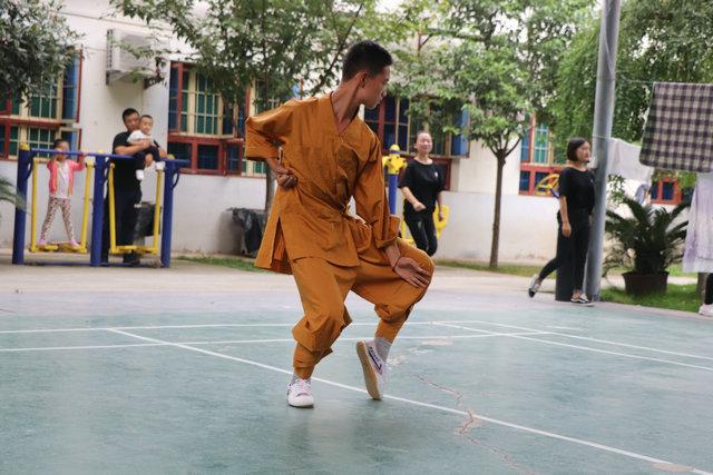 弘扬敬老新风 夯实德育根基—记我院志愿者义演迎国庆活动圆满落幕(图3)