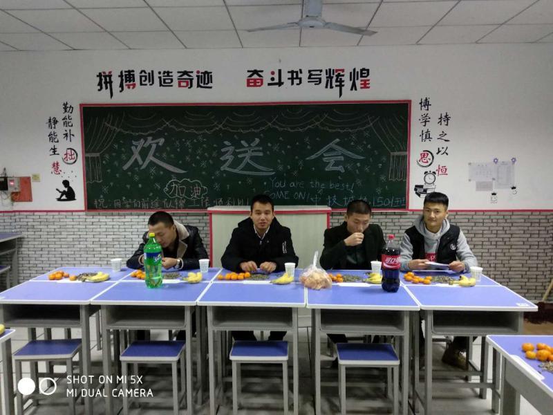 2015级城市轨道交通工程技术专业学生顶岗实习欢送会隆重举行(图1)