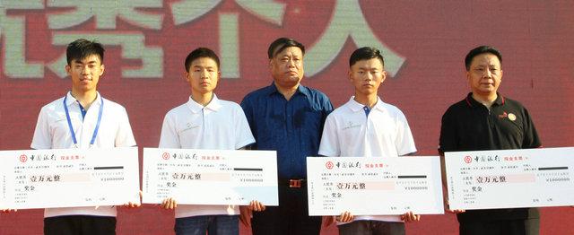 重磅消息！！！西安建筑工程技师学院在“2018世界青年技能日陕西宣传月”启动仪式上获陕西省人社厅重奖，奖金高达22万！(图2)