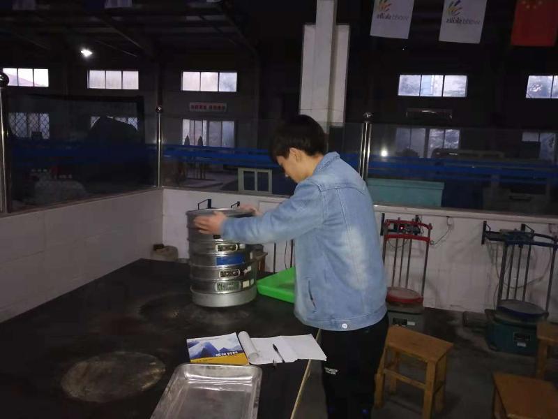 西安建筑工程技师学院第十一届技能大赛建筑材料实验项目成功举行(图3)