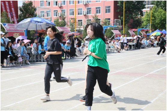 歌声与微笑在精彩的瞬间中荡漾——我院第十二届春季运动会胜利闭幕(图8)